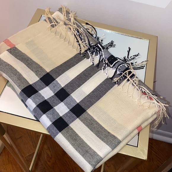 Stylish Scarf - Picture 8 of 8